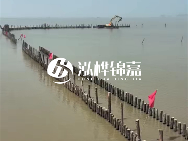 河道護(hù)坡打樁對(duì)河岸保護(hù)有何作用？河道松木樁水面需要預(yù)留多長(zhǎng)？
