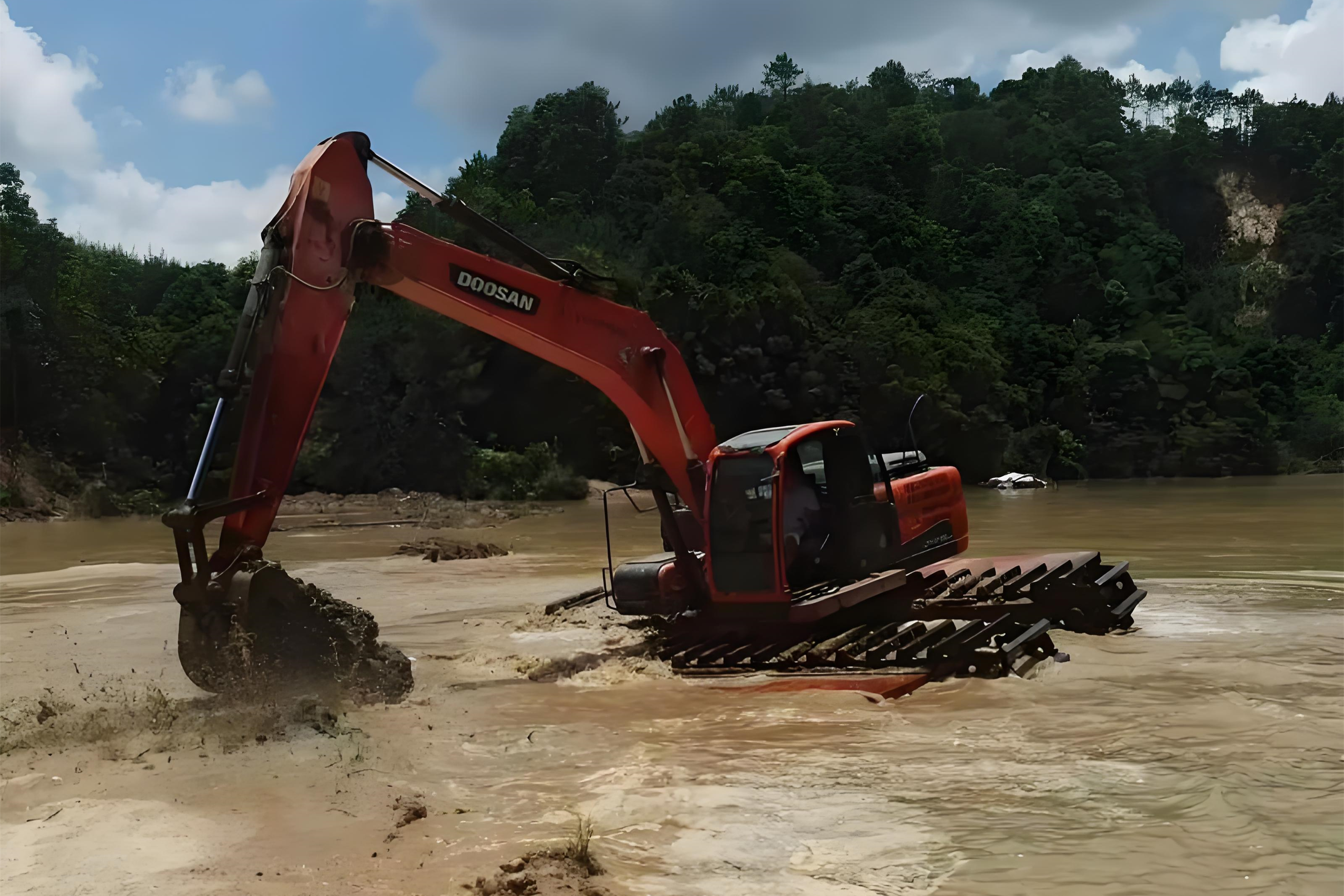 浙江杭州挖機(jī)清淤施工隊-沼澤地清淤需要先排水嗎？